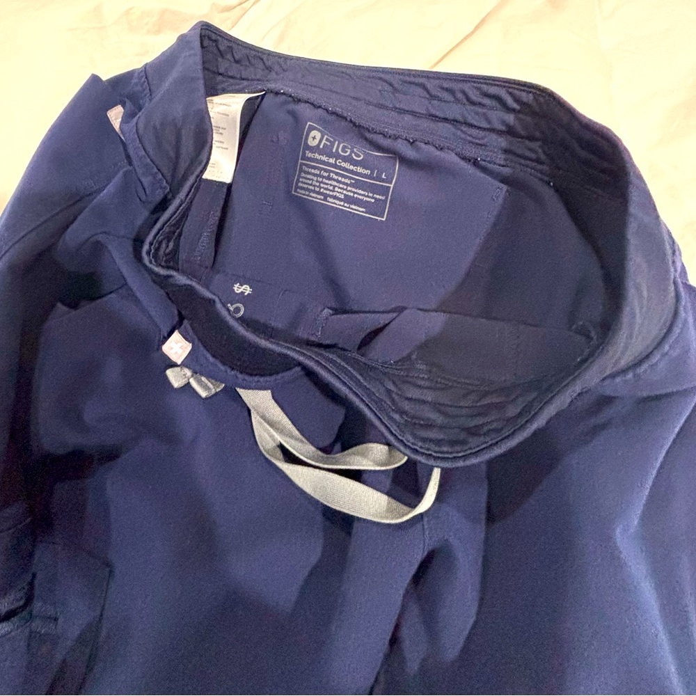 Figs Navy Joggers Size Large regular - Picture 2 of 2